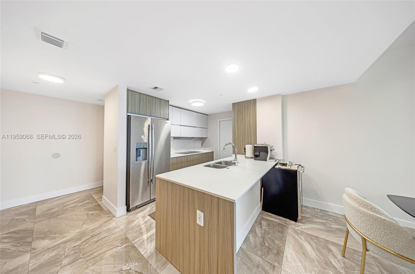 600 NE 27th St #1004, Miami FL 33137