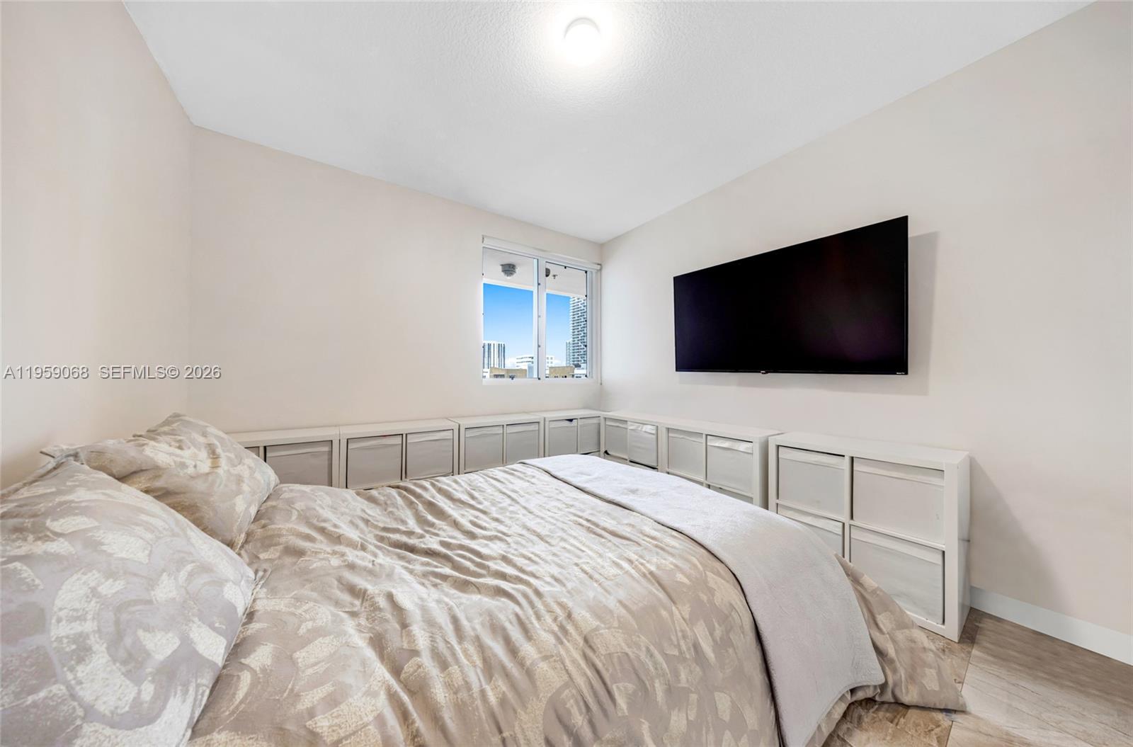 600 NE 27th St #1004, Miami FL 33137