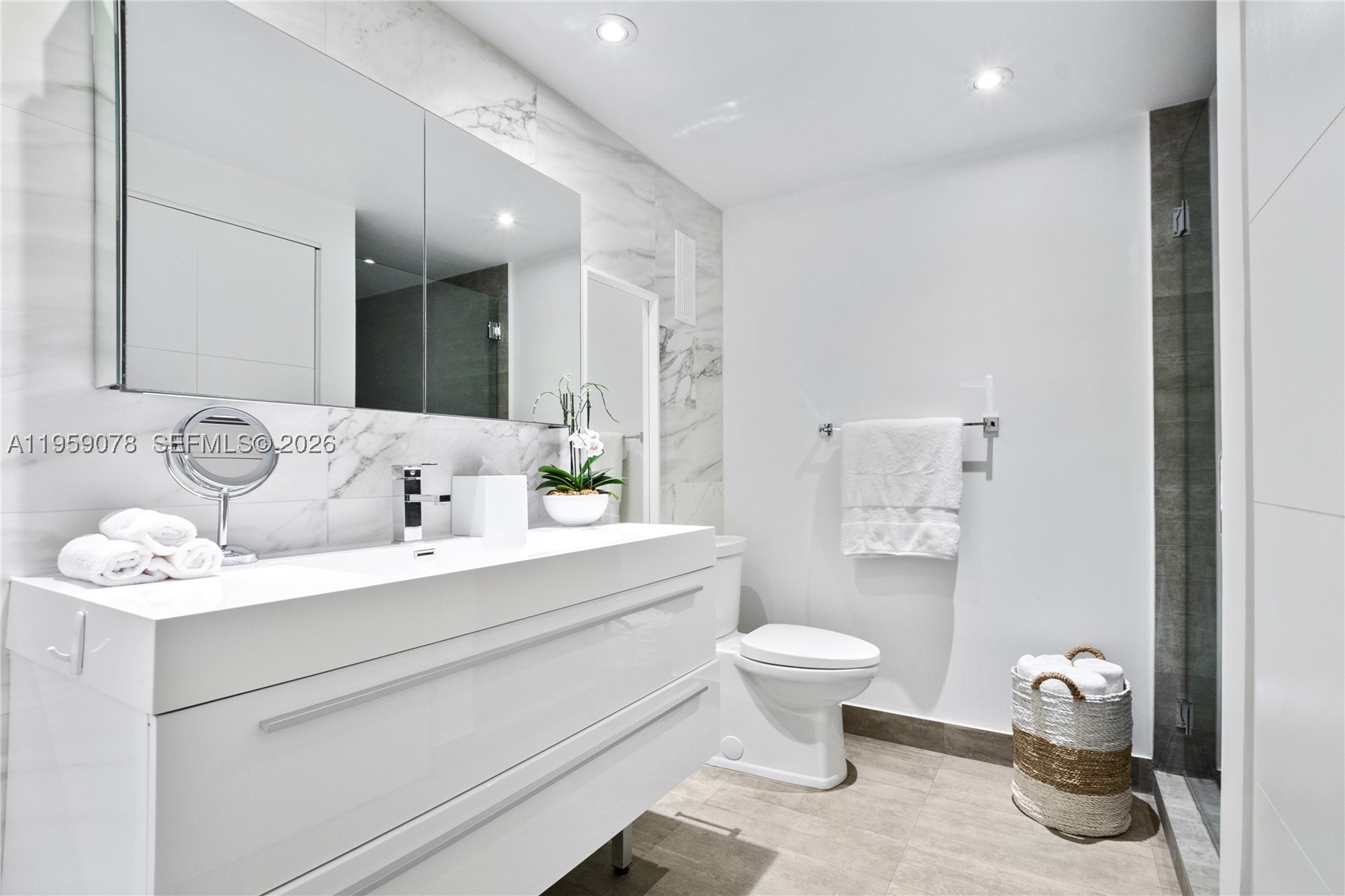 20281 E Country Club Dr #808, Aventura FL 33180