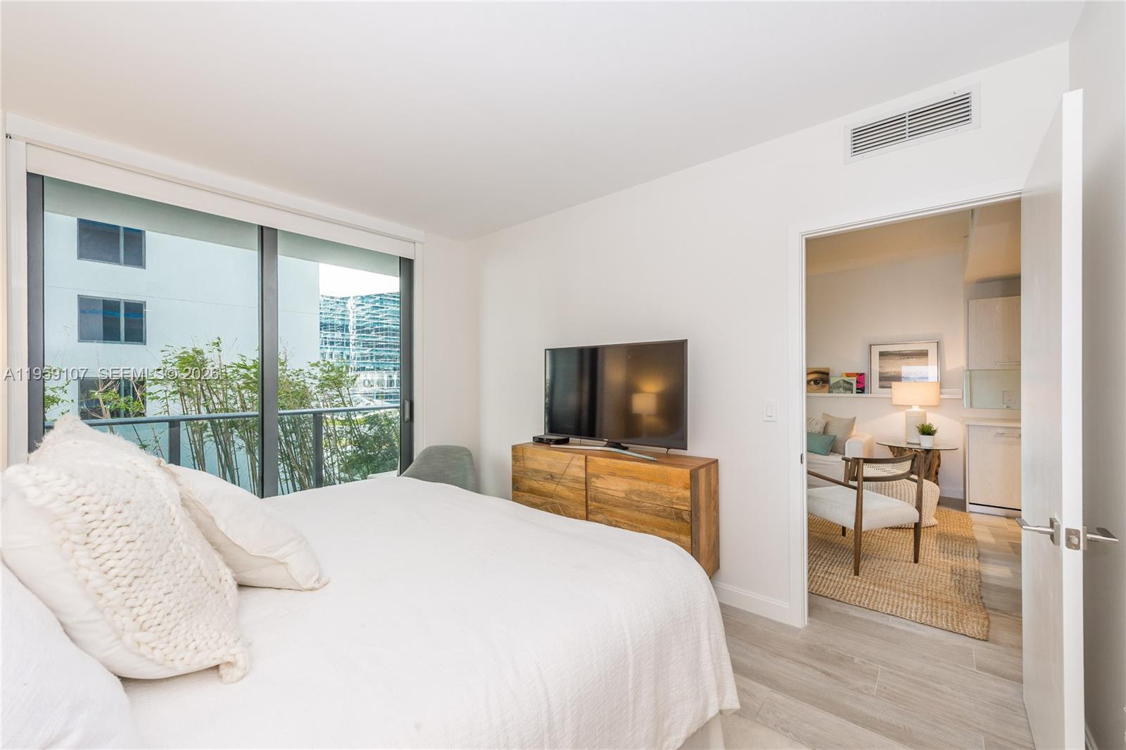 55 SW 9th St #1010, Miami FL 33130