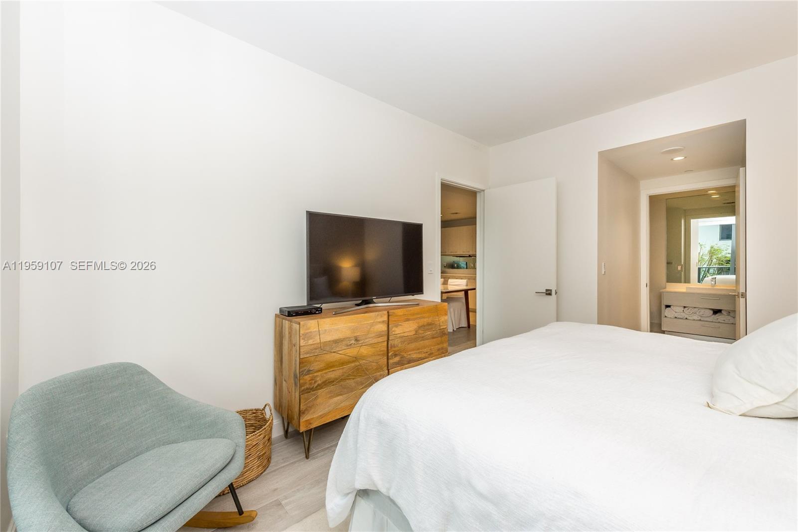 55 SW 9th St #1010, Miami FL 33130