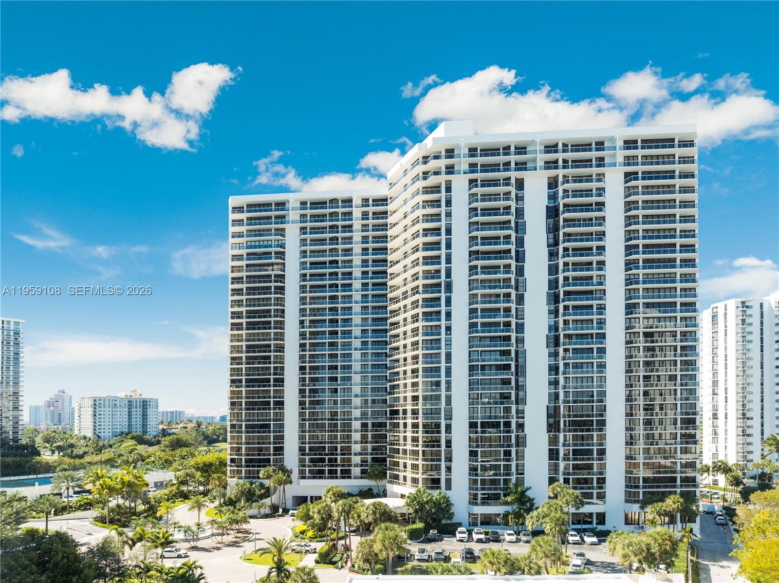20281 E Country Club Dr #M6, Aventura FL 33180