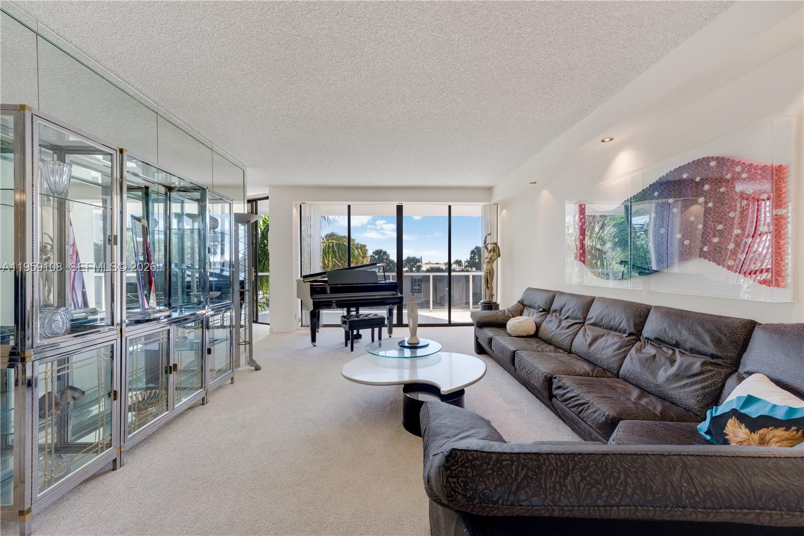 20281 E Country Club Dr #M6, Aventura FL 33180