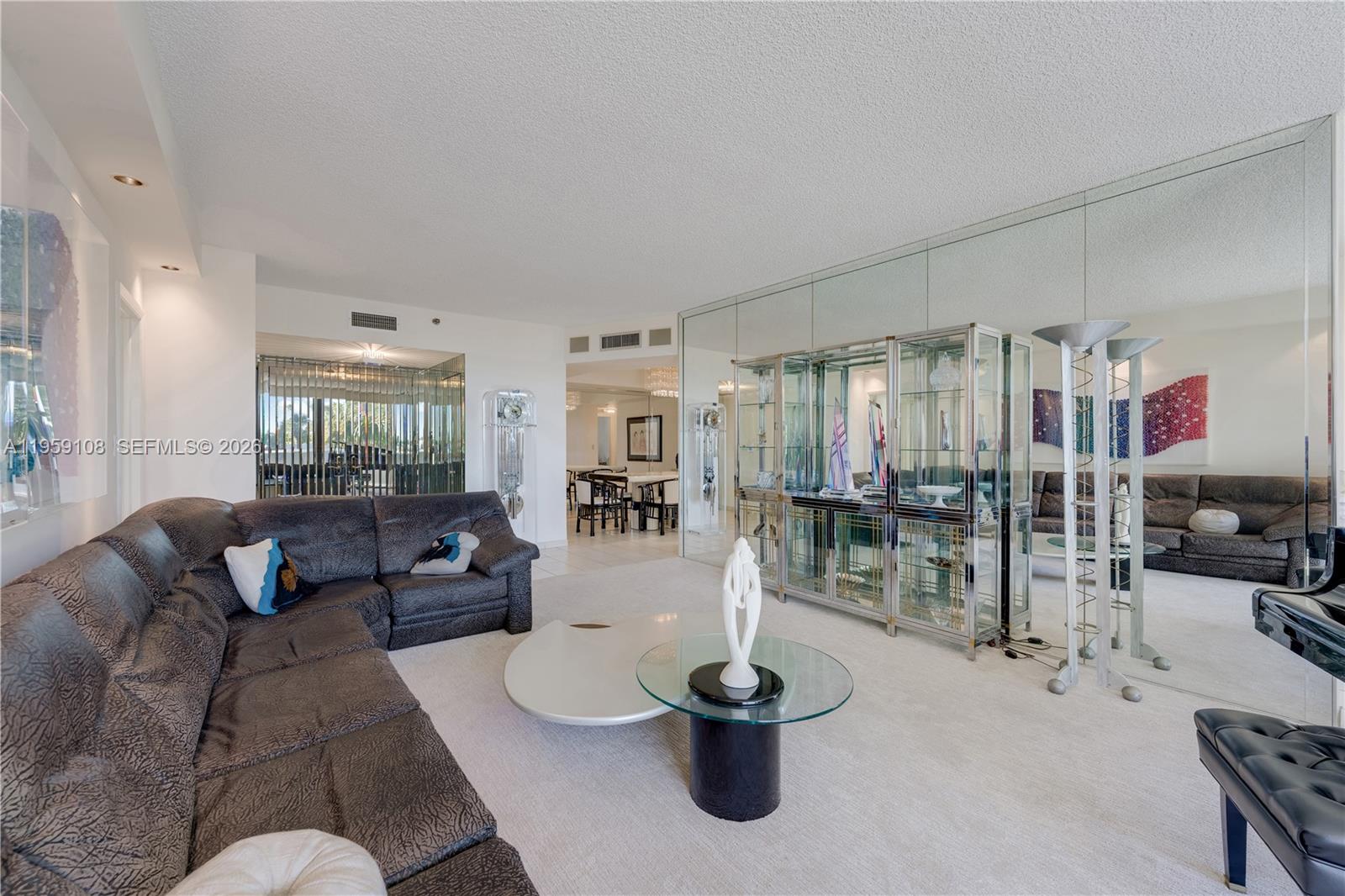 20281 E Country Club Dr #M6, Aventura FL 33180