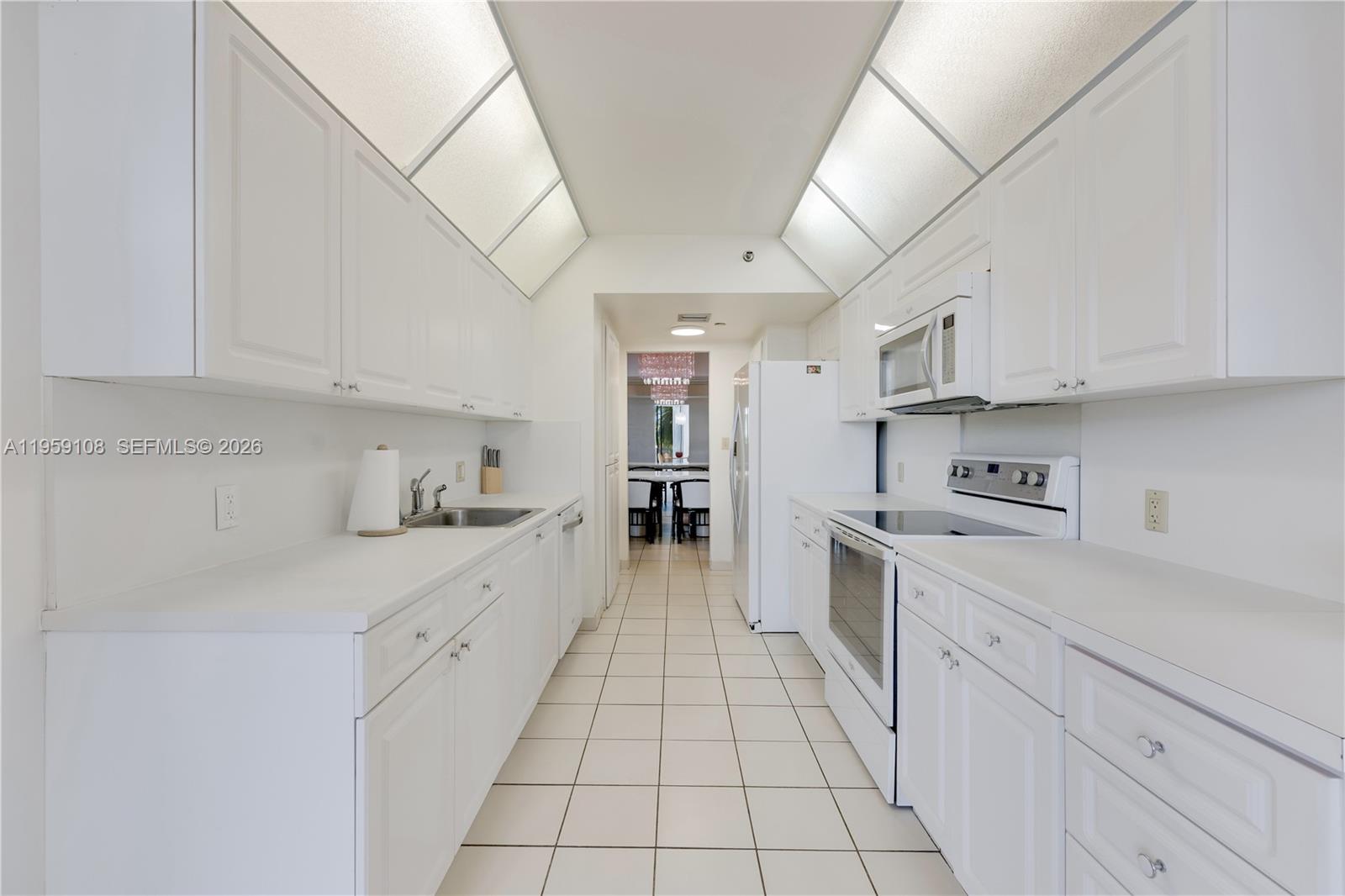 20281 E Country Club Dr #M6, Aventura FL 33180