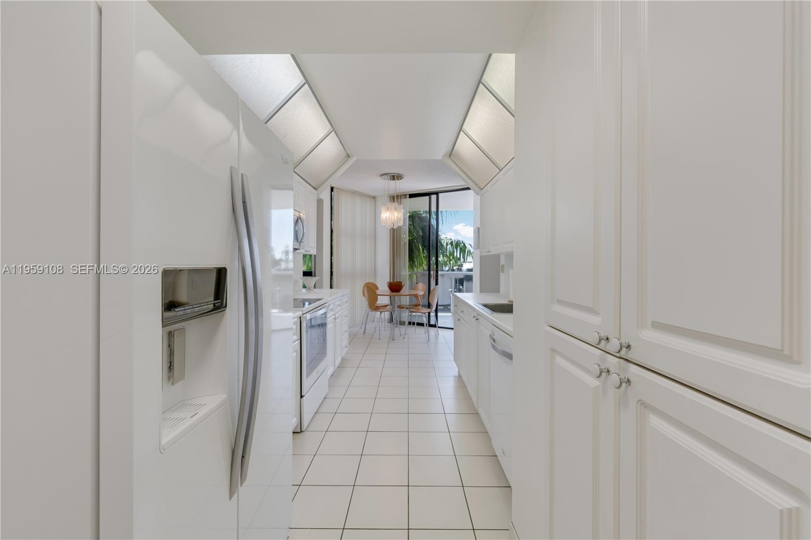 20281 E Country Club Dr #M6, Aventura FL 33180
