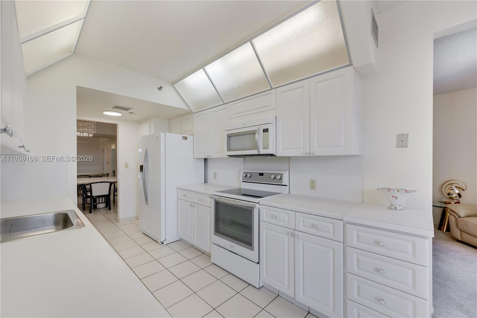 20281 E Country Club Dr #M6, Aventura FL 33180