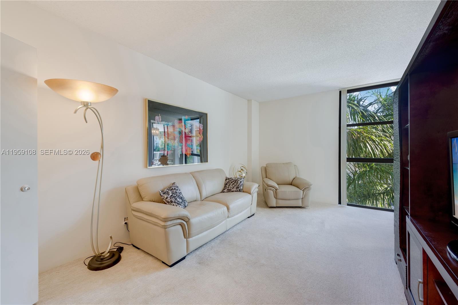 20281 E Country Club Dr #M6, Aventura FL 33180