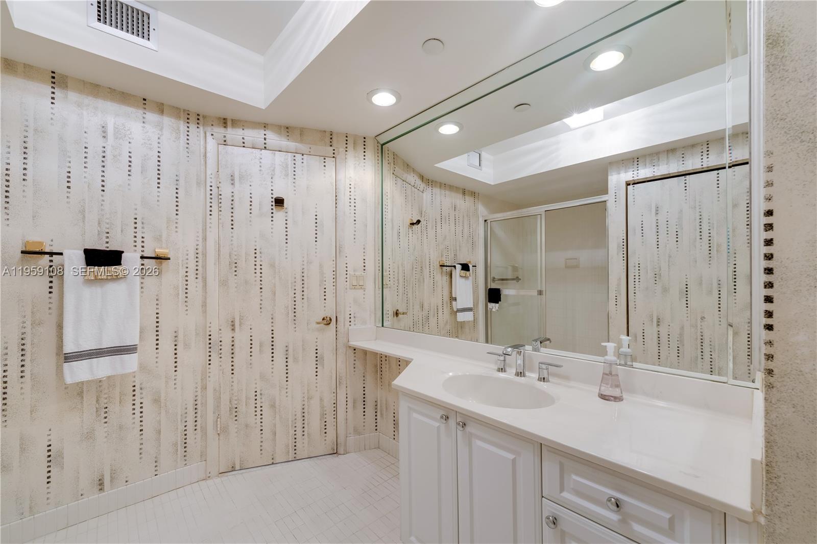 20281 E Country Club Dr #M6, Aventura FL 33180