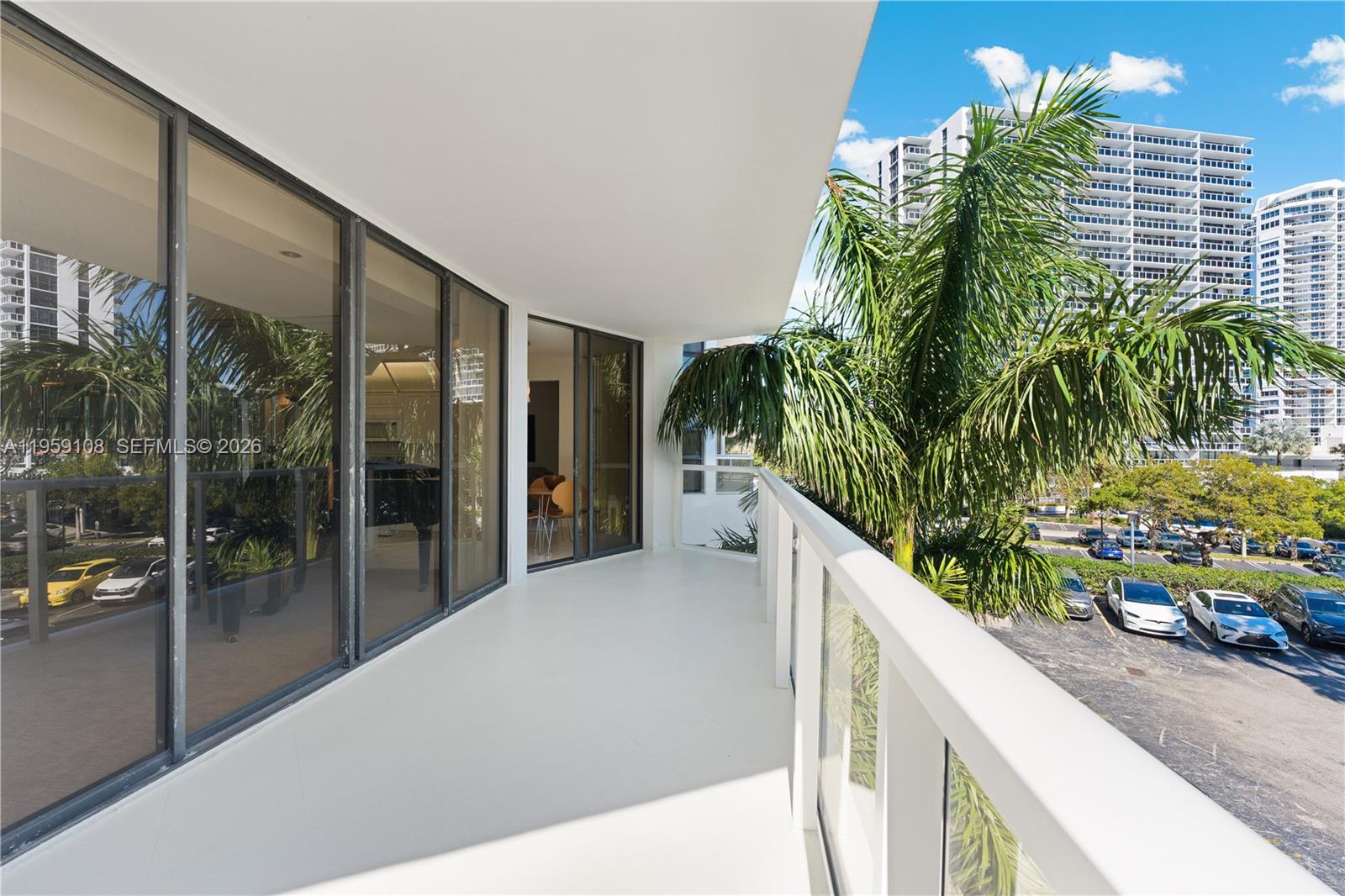 20281 E Country Club Dr #M6, Aventura FL 33180