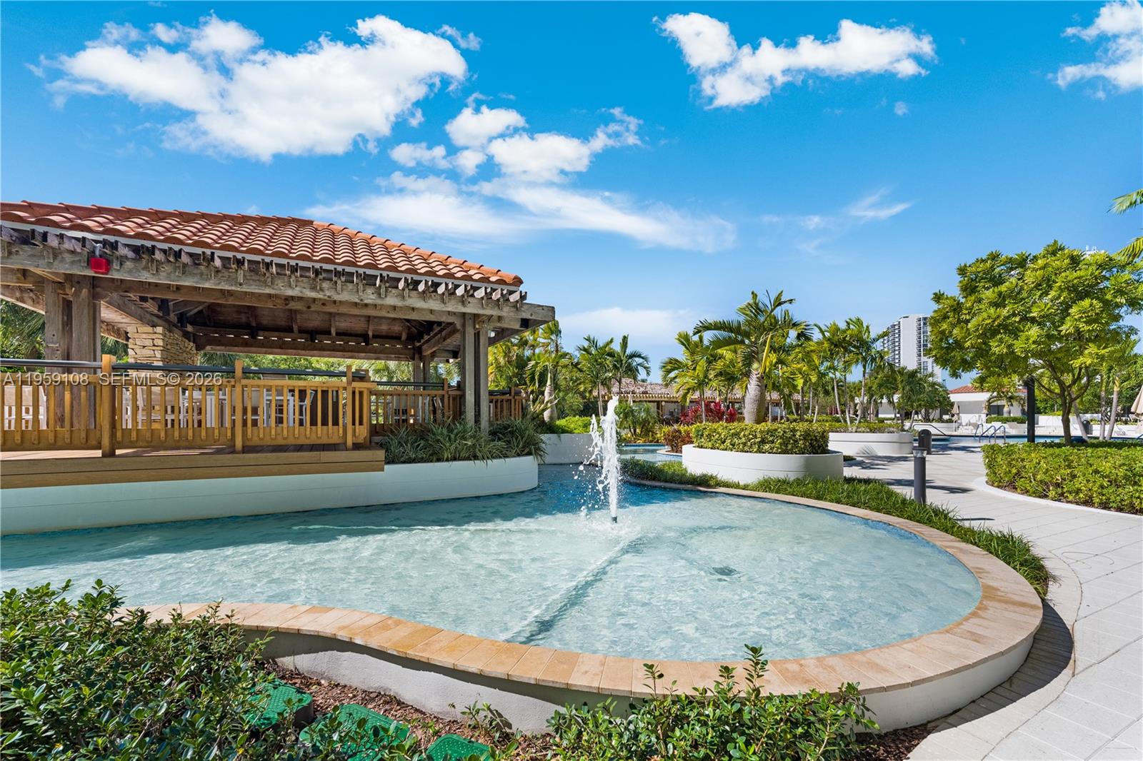 20281 E Country Club Dr #M6, Aventura FL 33180