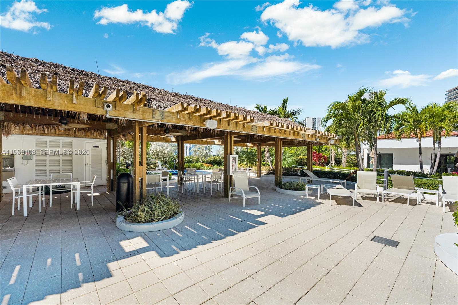 20281 E Country Club Dr #M6, Aventura FL 33180