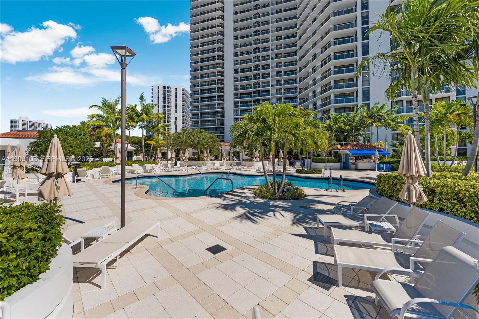 20281 E Country Club Dr #M6, Aventura FL 33180