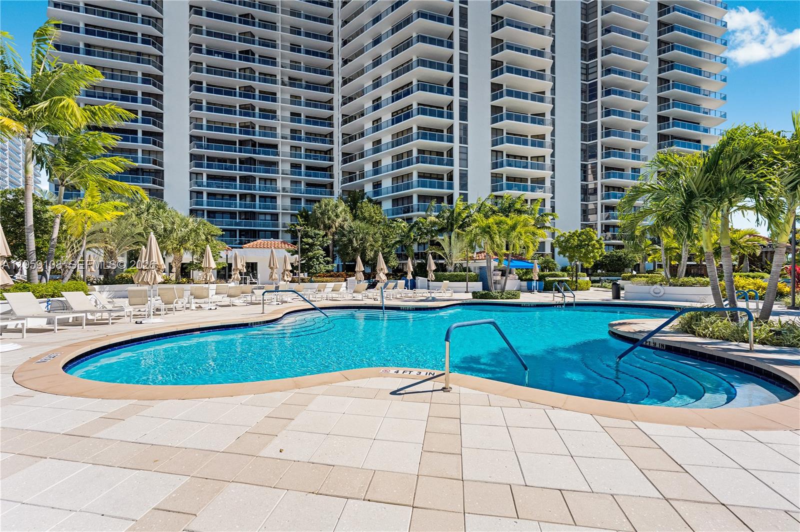 20281 E Country Club Dr #M6, Aventura FL 33180
