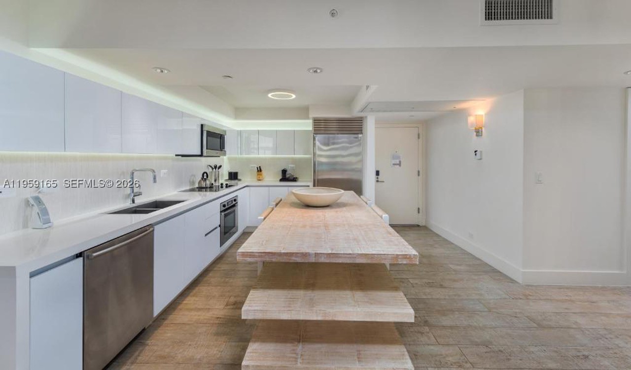 102 24th St #1007, Miami Beach FL 33139