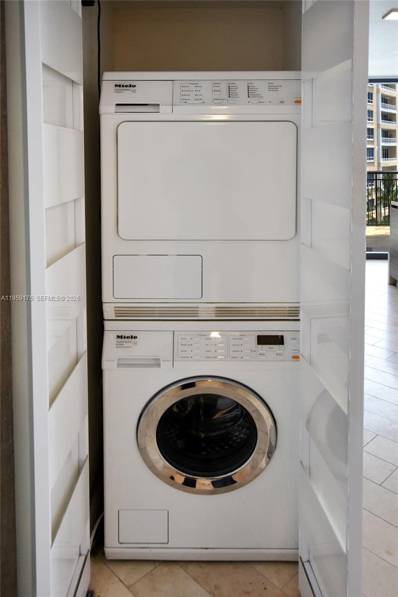 540 Brickell Key Dr #732, Miami FL 33131