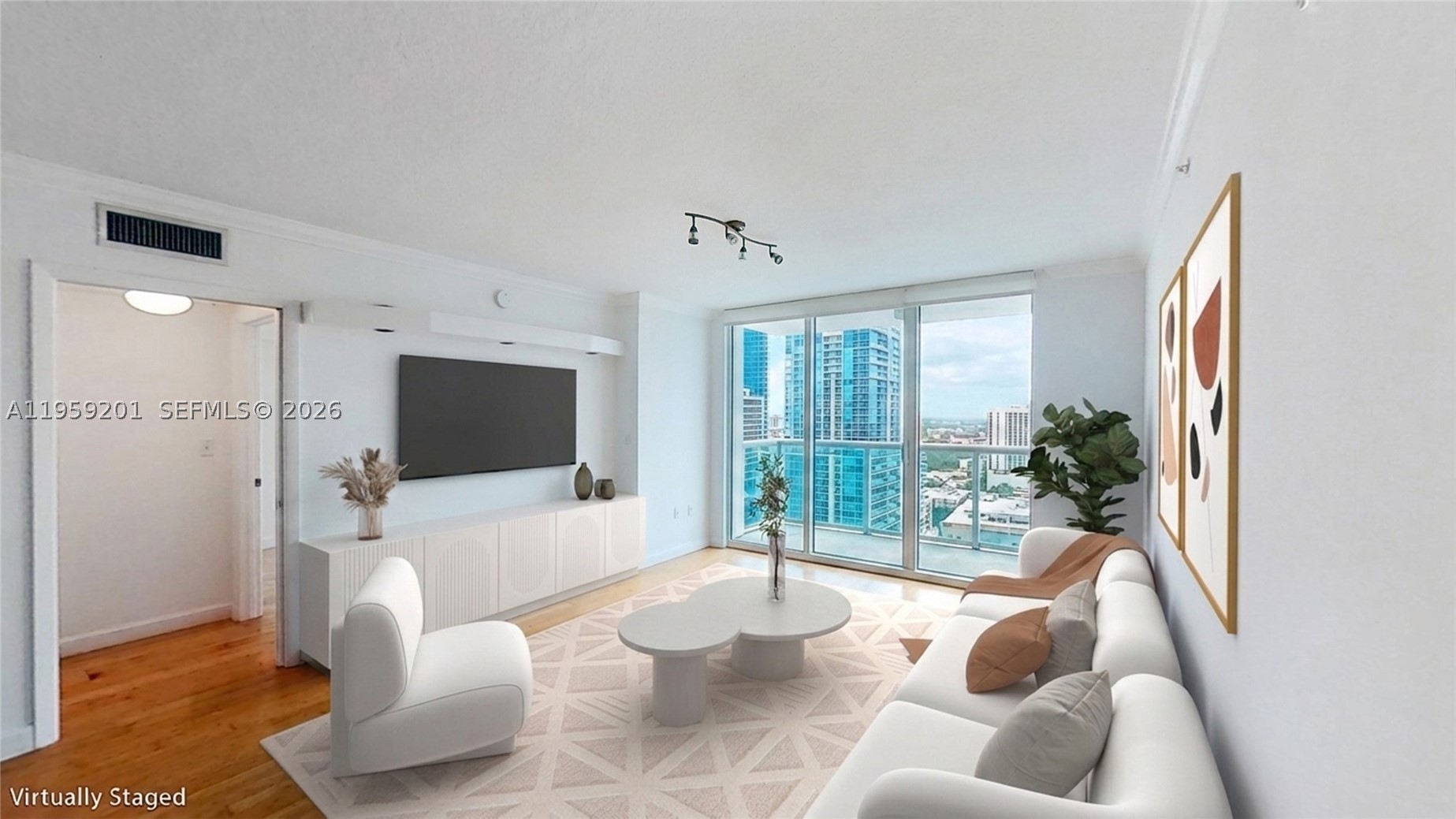 31 SE 5th St #2408, Miami FL 33131