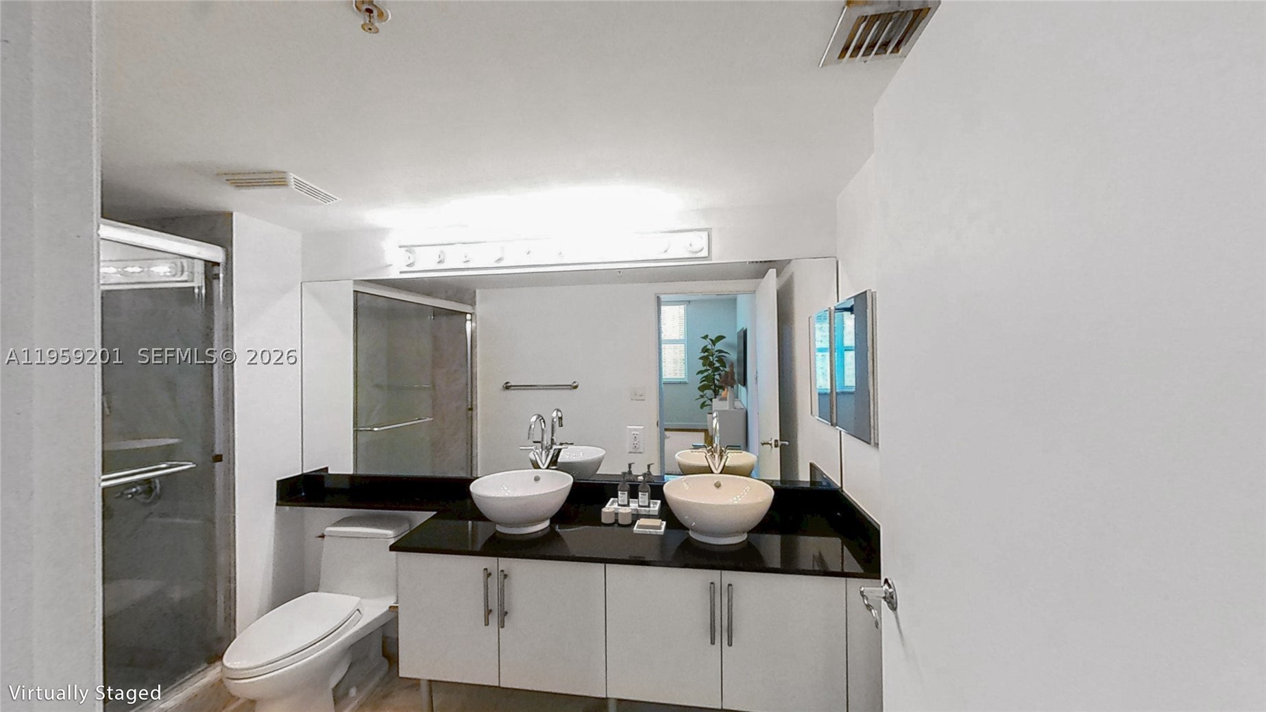 31 SE 5th St #2408, Miami FL 33131