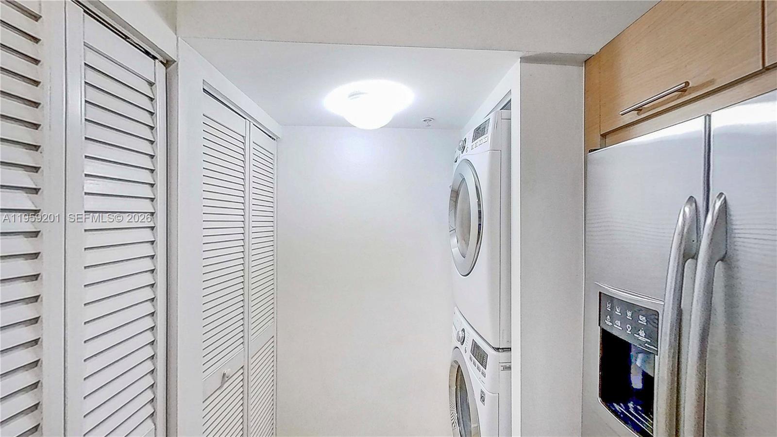 31 SE 5th St #2408, Miami FL 33131