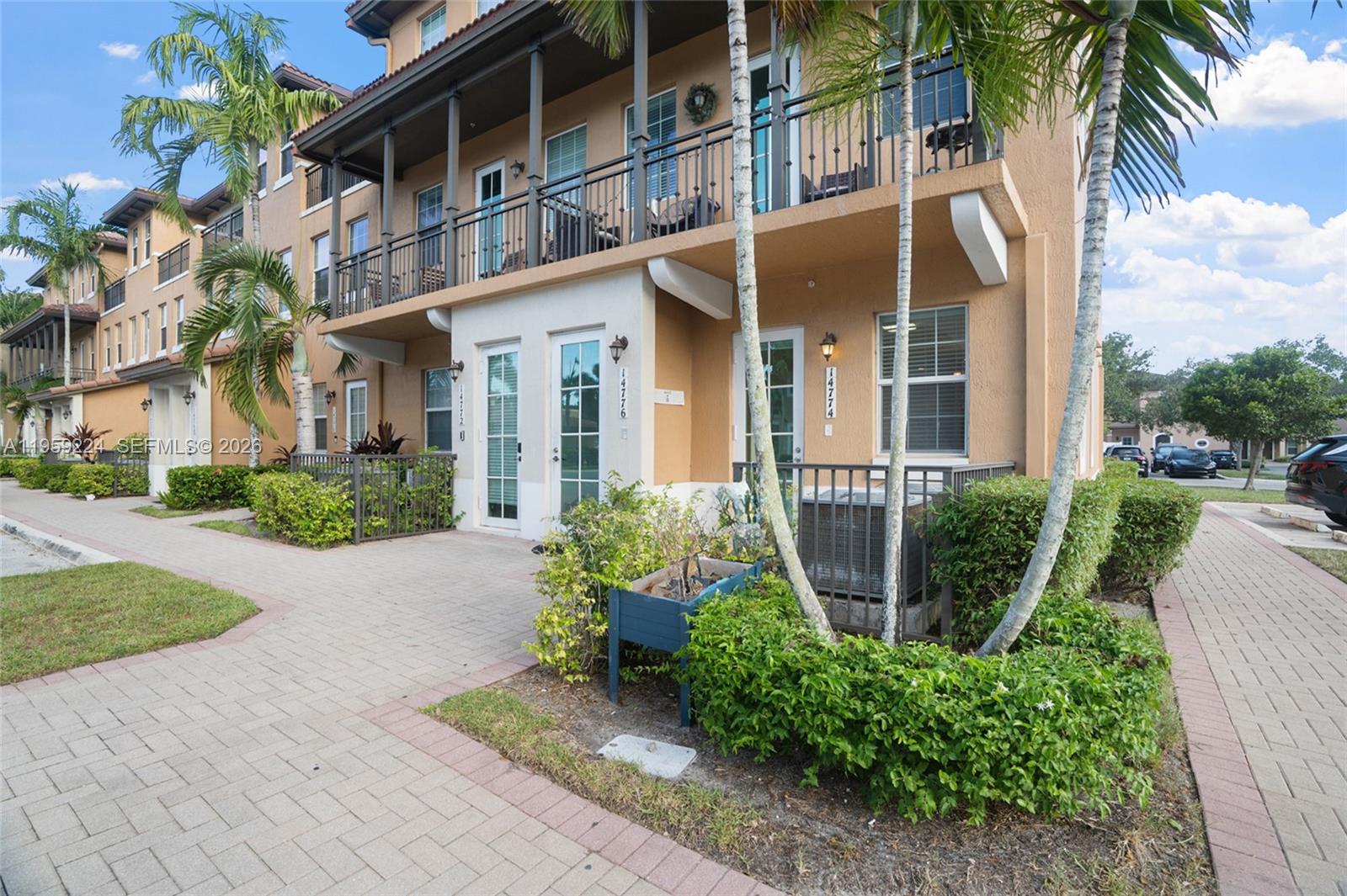 14774 SW 10th St #10502, Pembroke Pines FL 33027