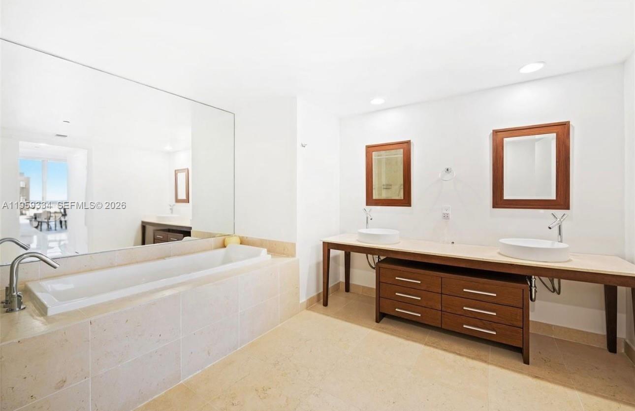 495 Brickell Ave #3301, Miami FL 33131