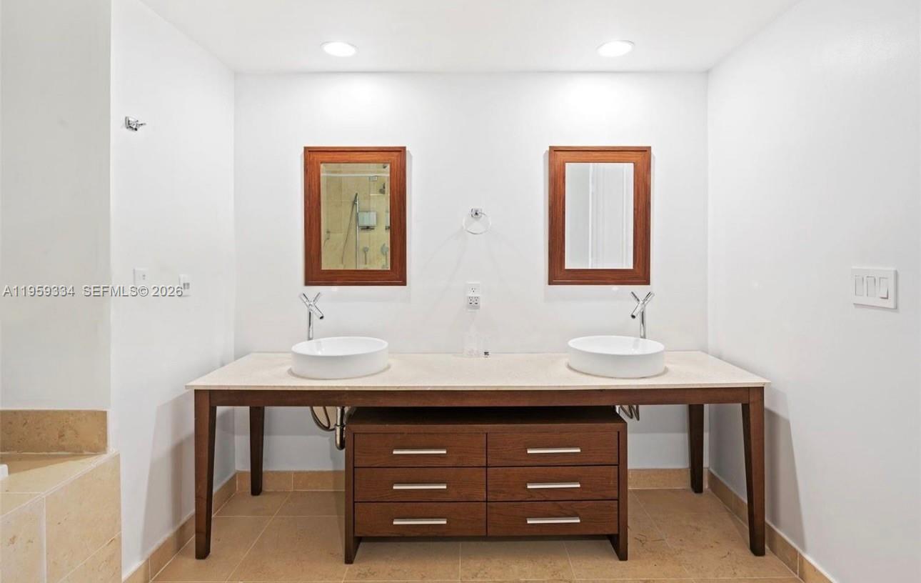 495 Brickell Ave #3301, Miami FL 33131