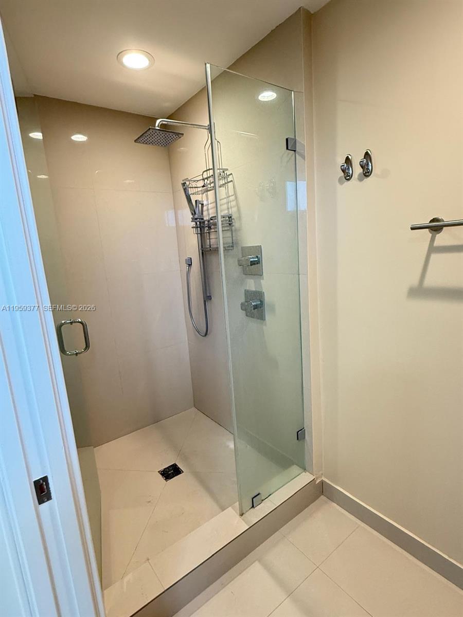 600 NE 27th St #1501, Miami FL 33137