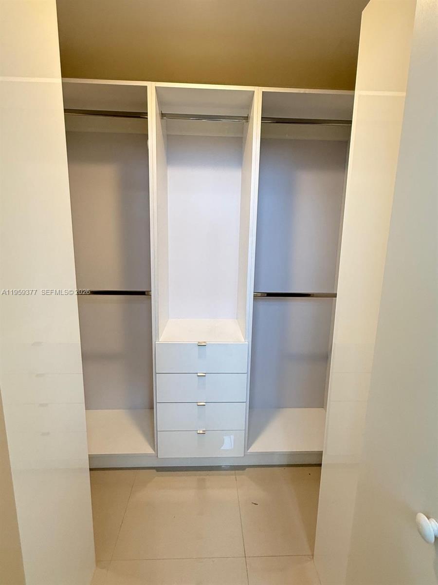 600 NE 27th St #1501, Miami FL 33137