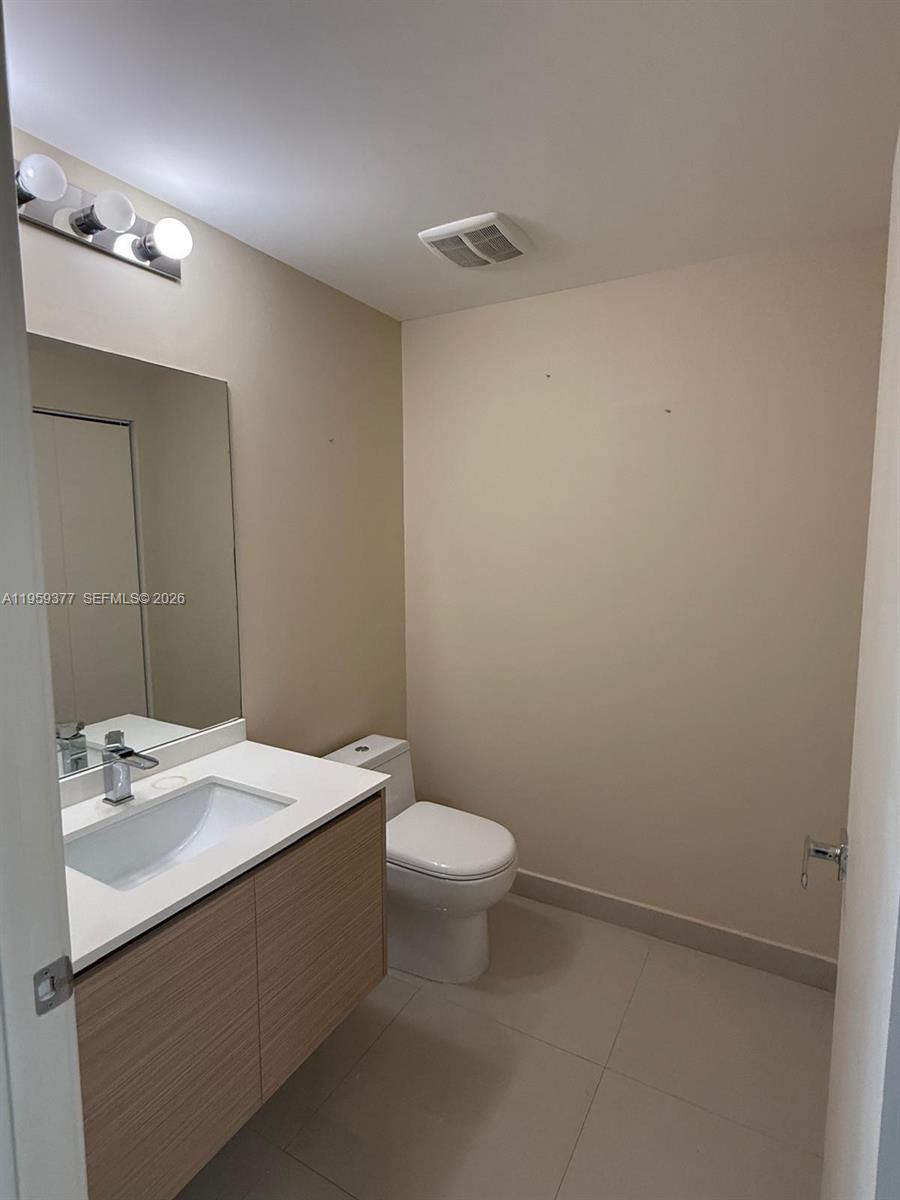 600 NE 27th St #1501, Miami FL 33137