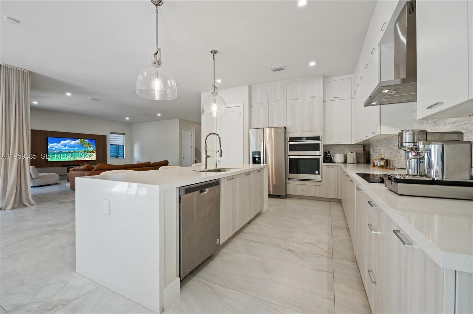 8118 NW 46th Ter, Doral FL 33166
