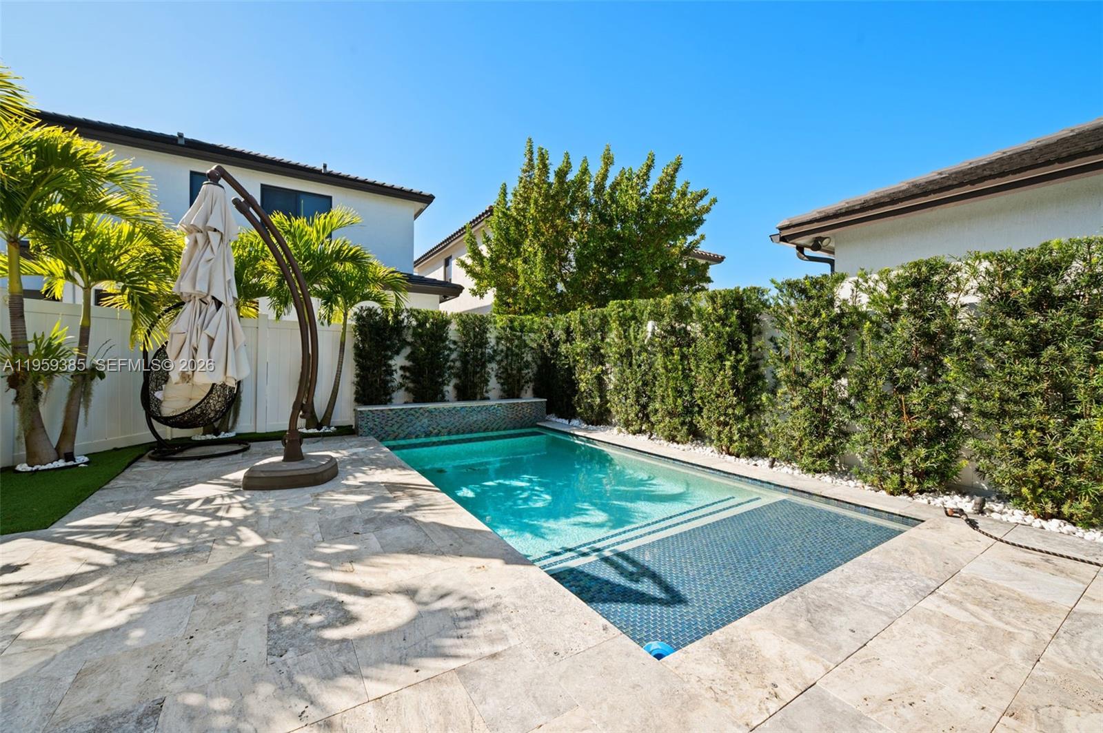 8118 NW 46th Ter, Doral FL 33166