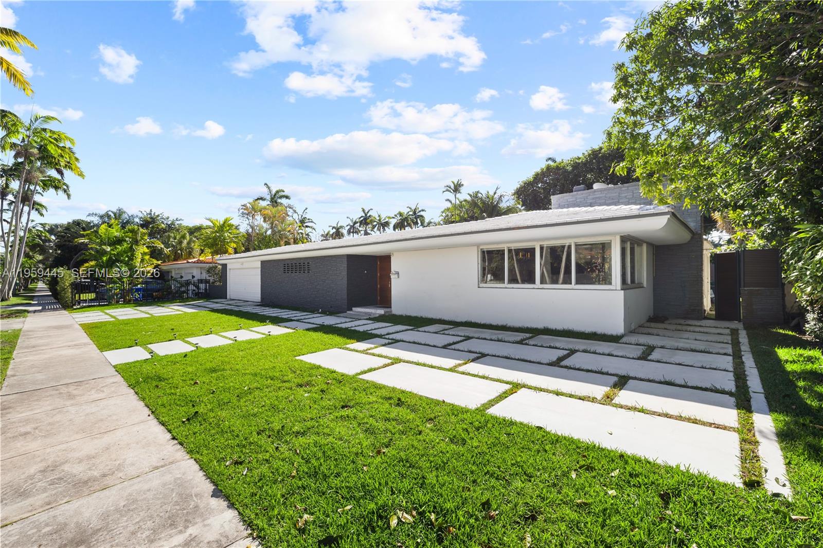 1040 NE 86th St, Miami FL 33138