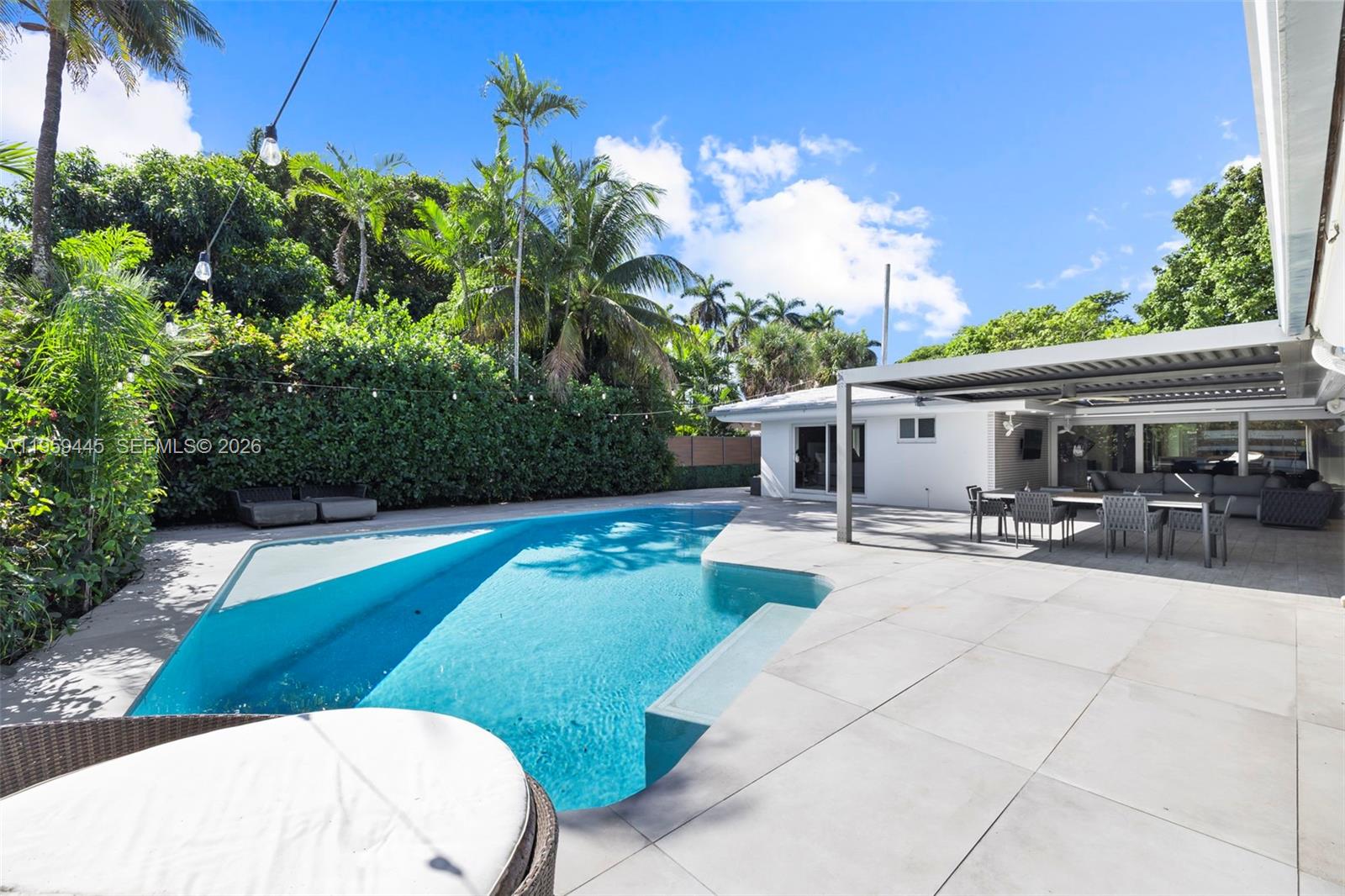 1040 NE 86th St, Miami FL 33138