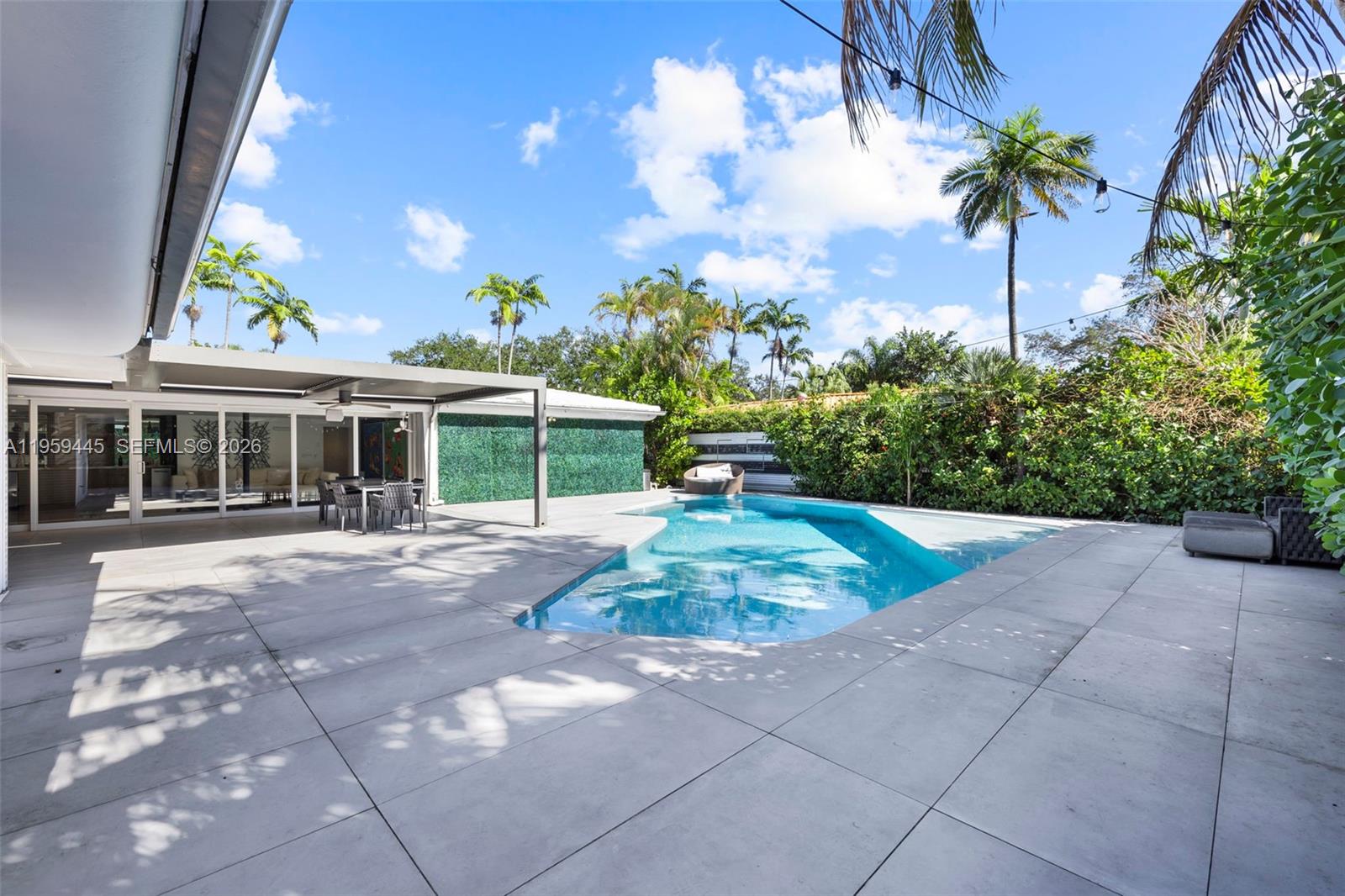 1040 NE 86th St, Miami FL 33138