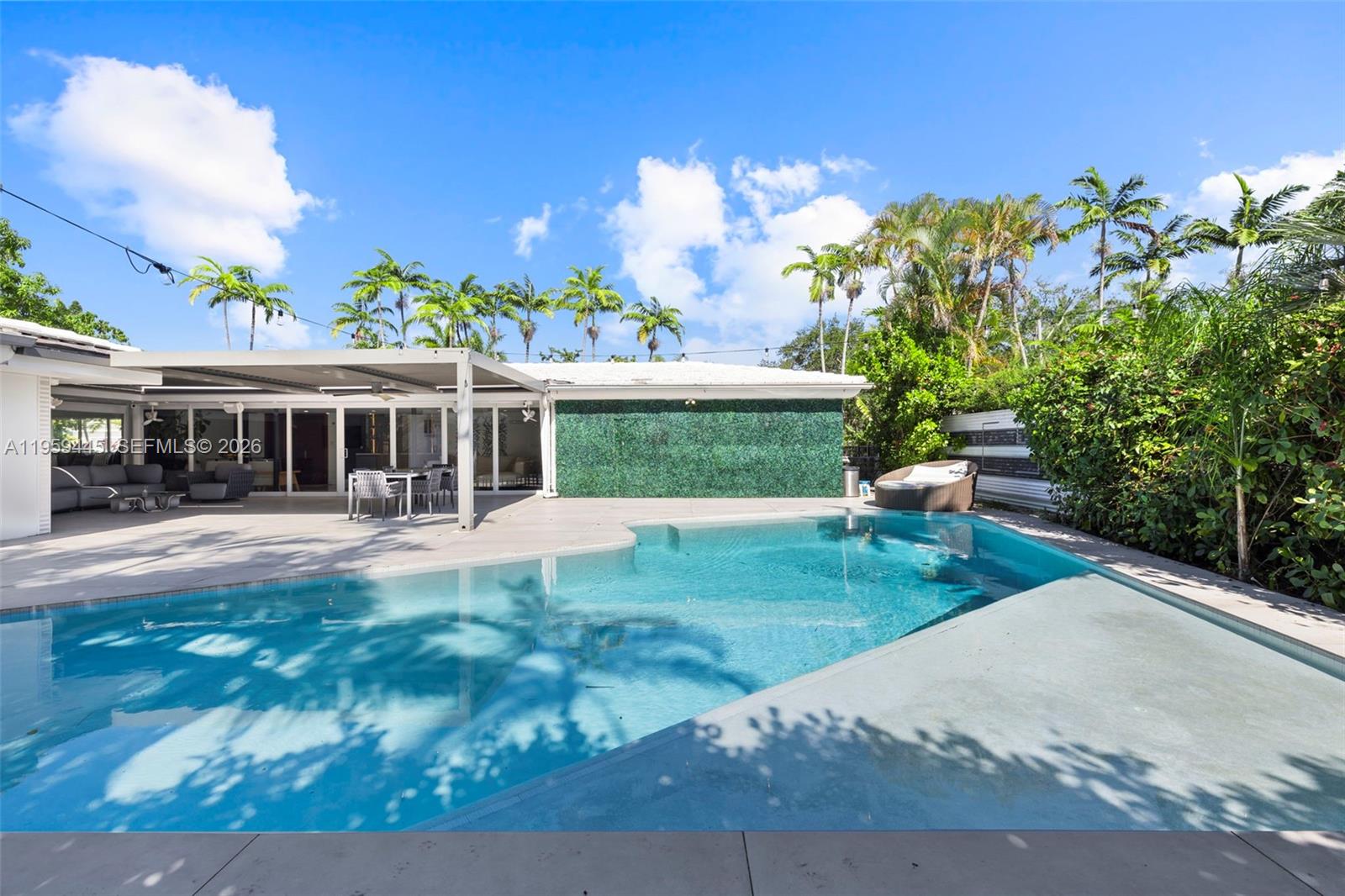 1040 NE 86th St, Miami FL 33138