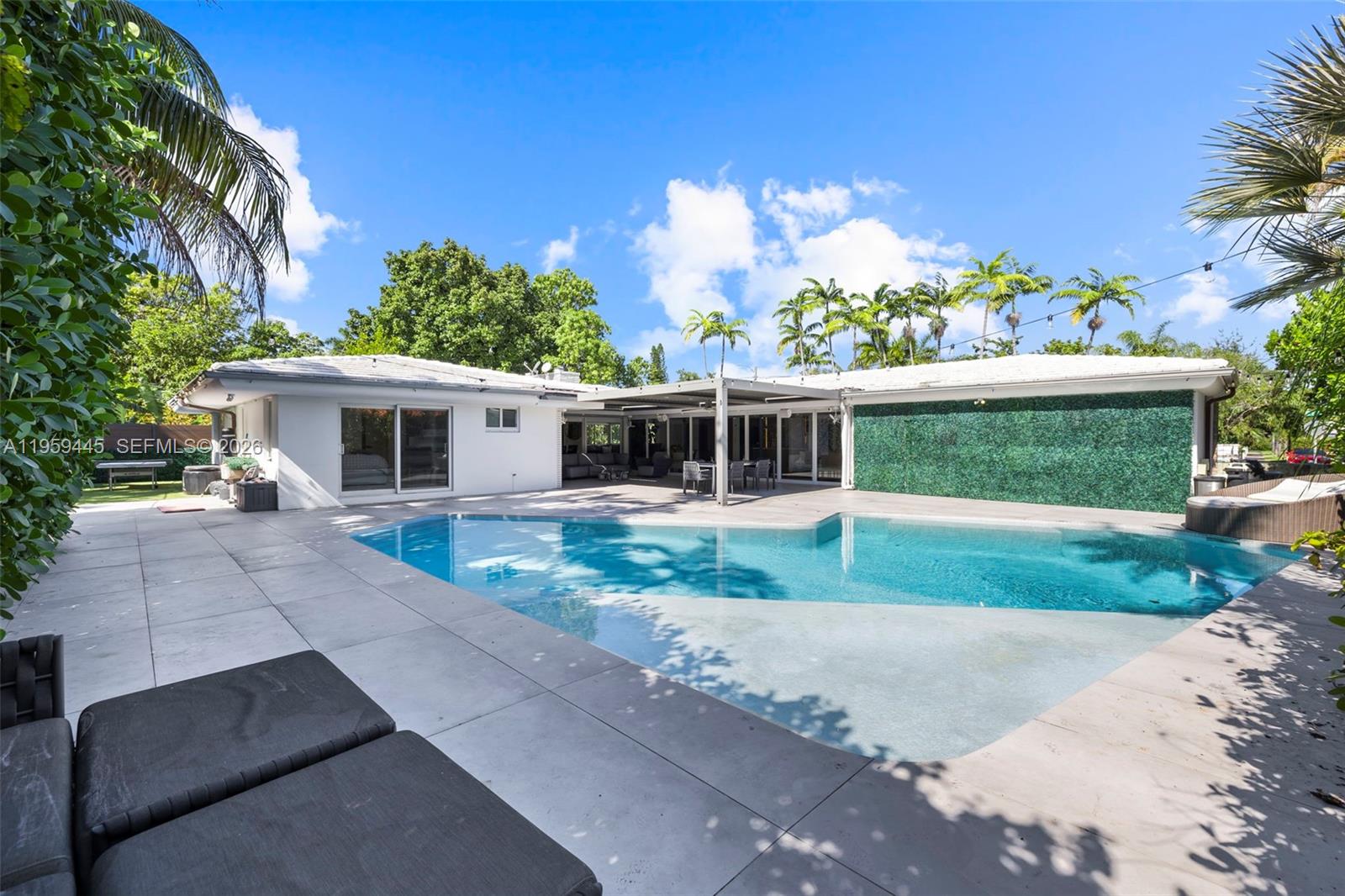 1040 NE 86th St, Miami FL 33138
