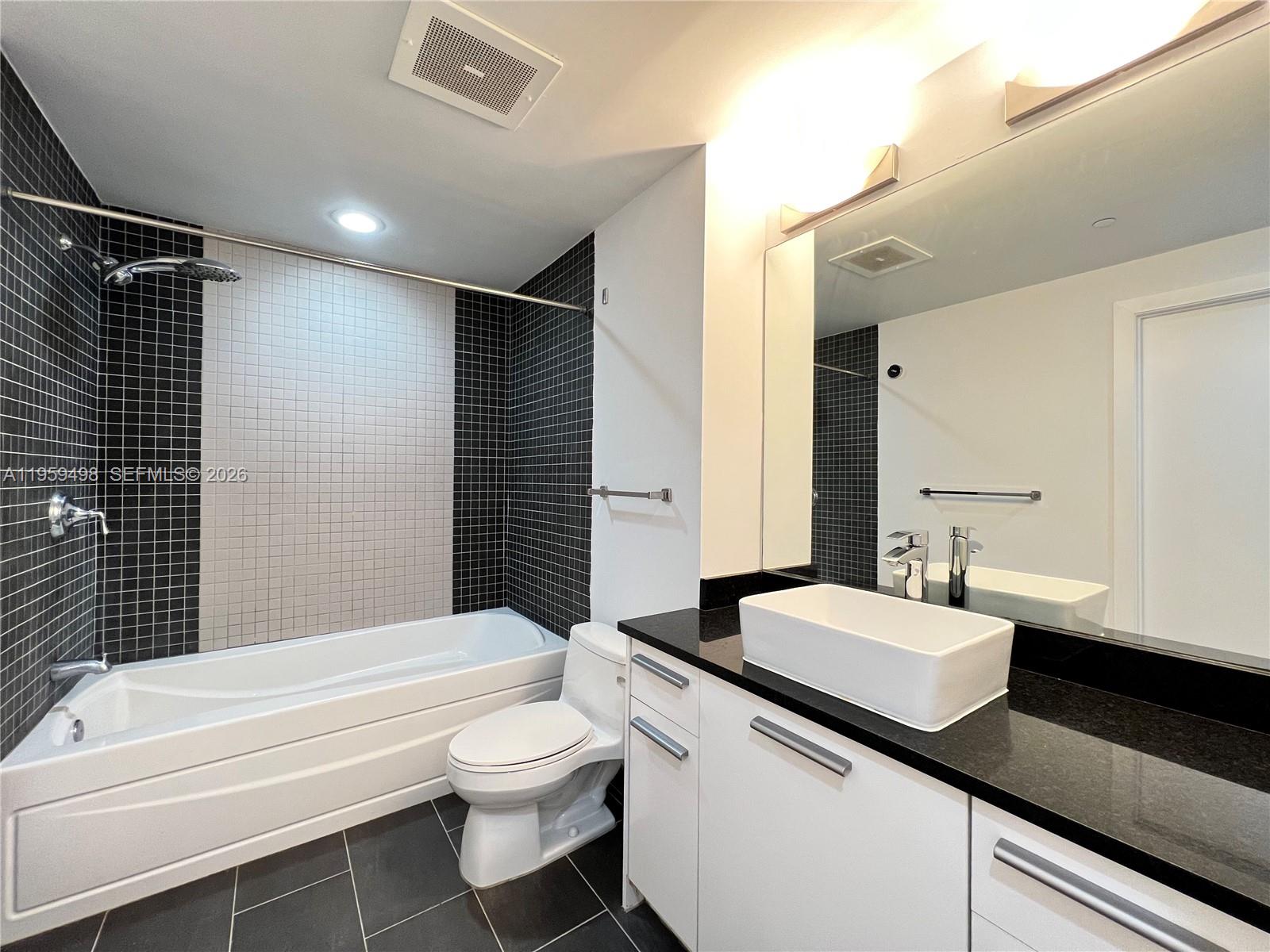1060 Brickell Ave #2513, Miami FL 33131
