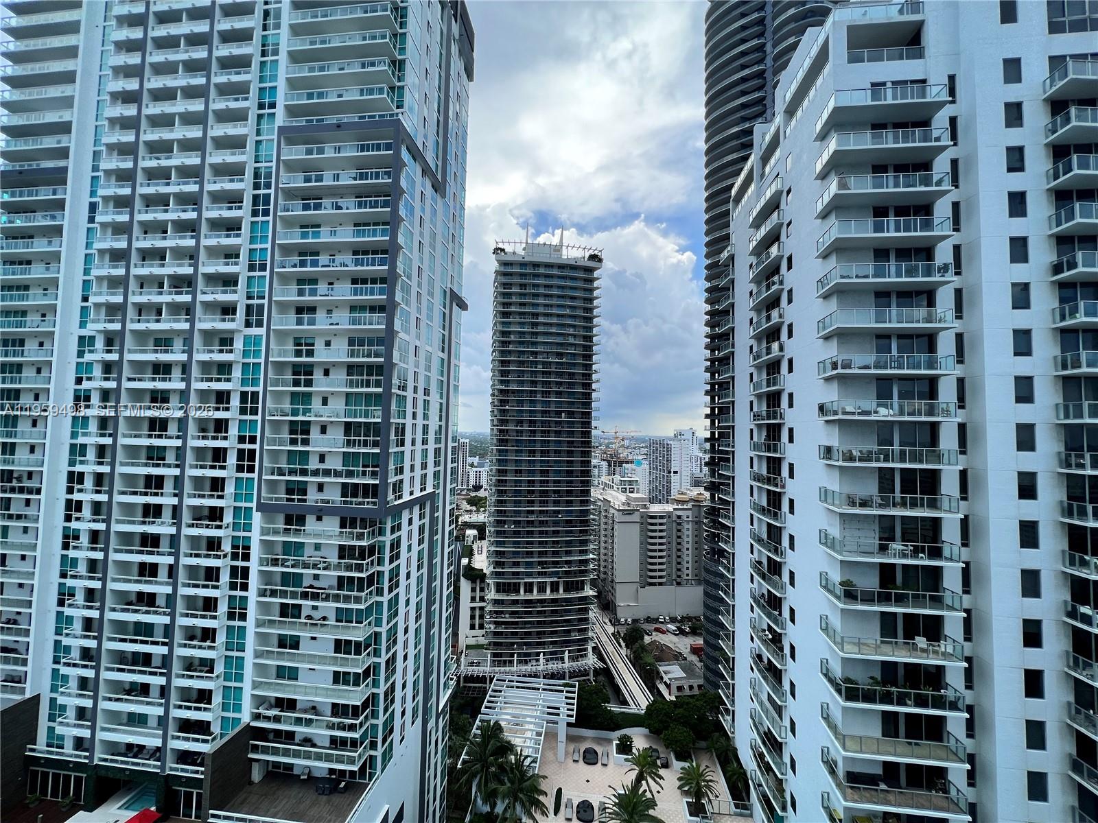 1060 Brickell Ave #2513, Miami FL 33131