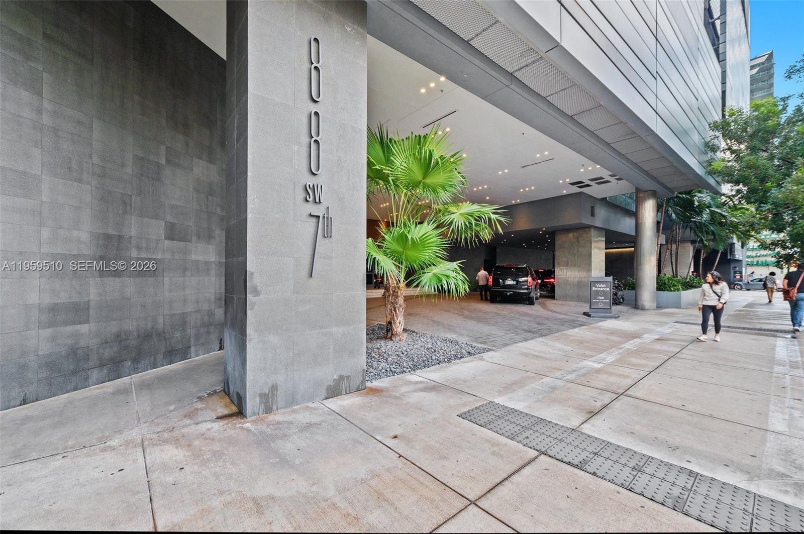88 SW 7th St #3612, Miami FL 33130