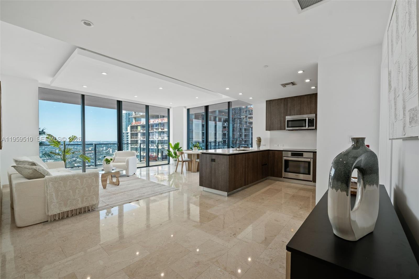 88 SW 7th St #3612, Miami FL 33130