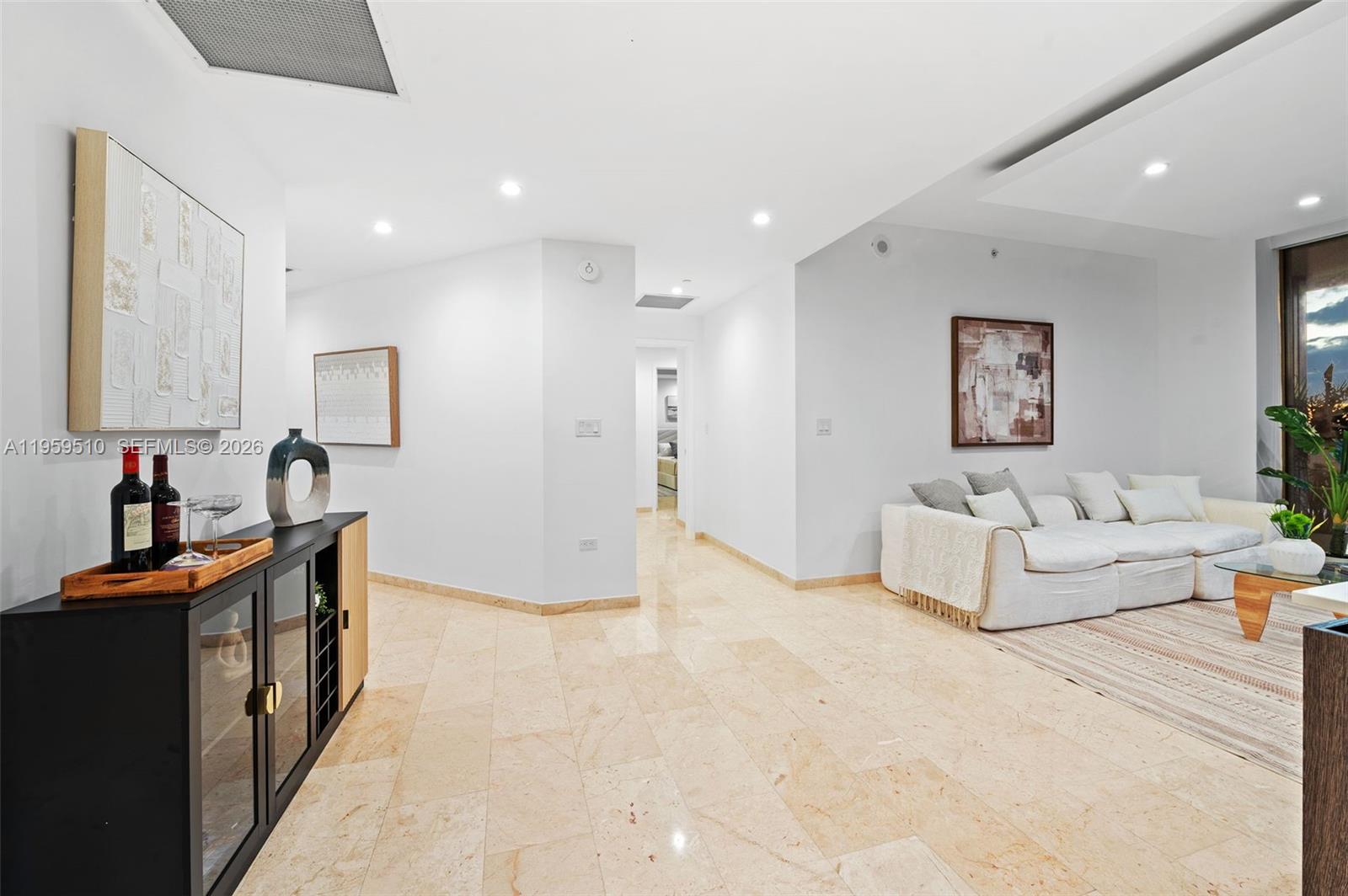 88 SW 7th St #3612, Miami FL 33130