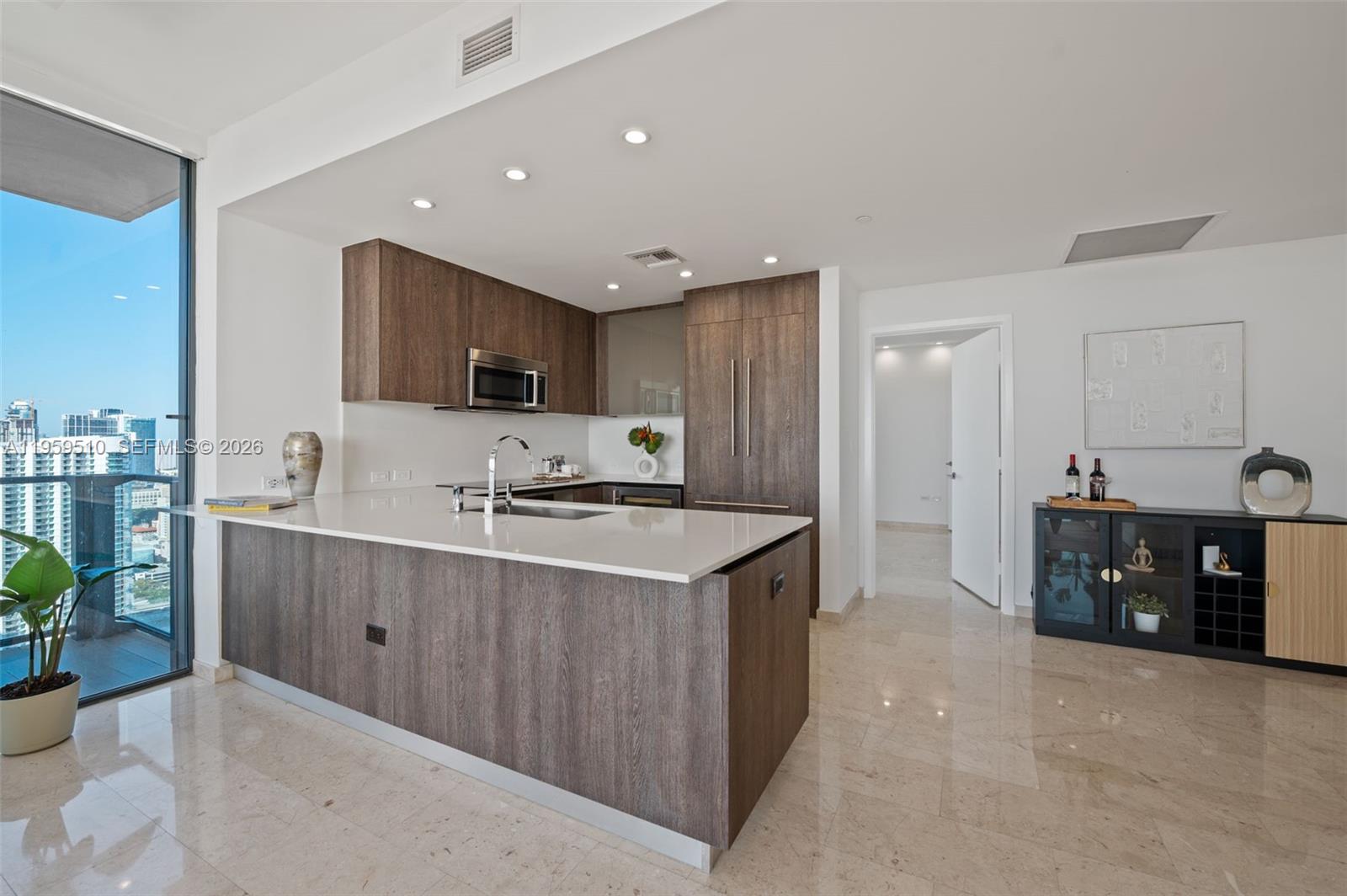88 SW 7th St #3612, Miami FL 33130