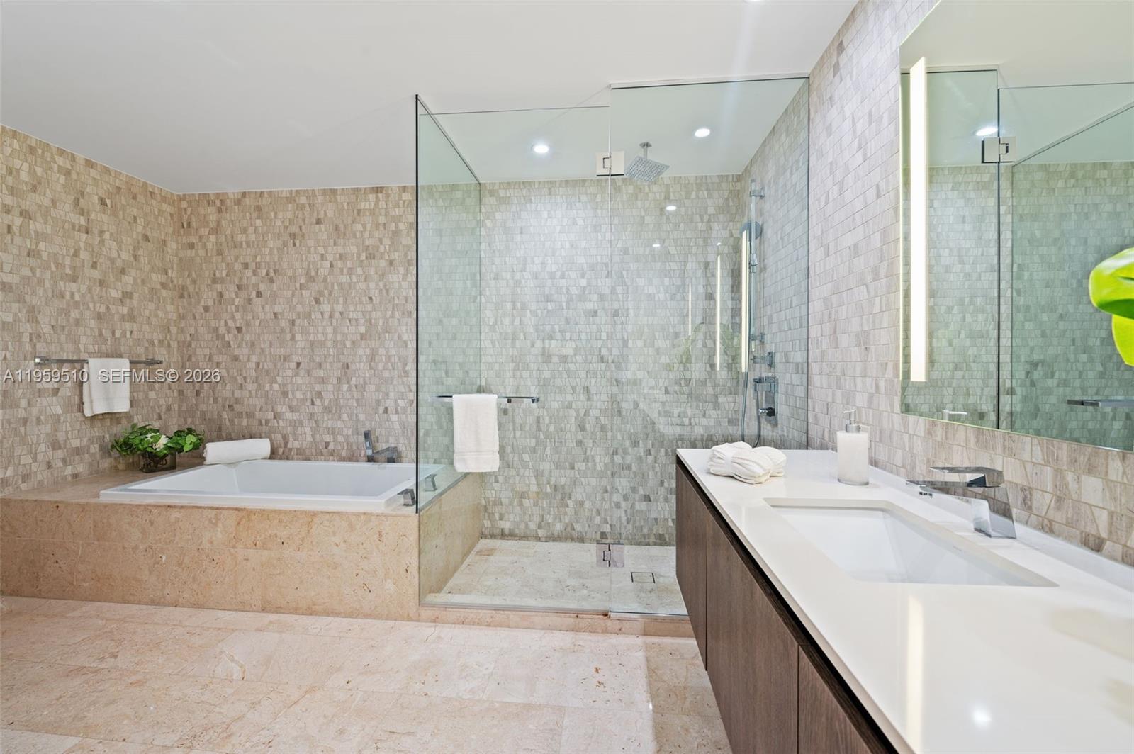 88 SW 7th St #3612, Miami FL 33130