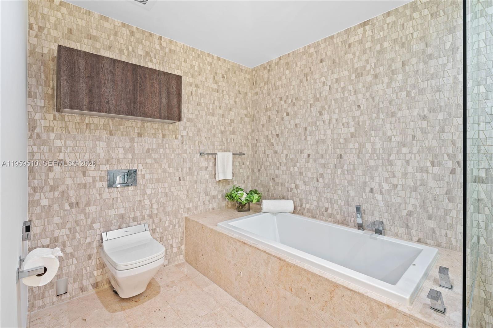 88 SW 7th St #3612, Miami FL 33130