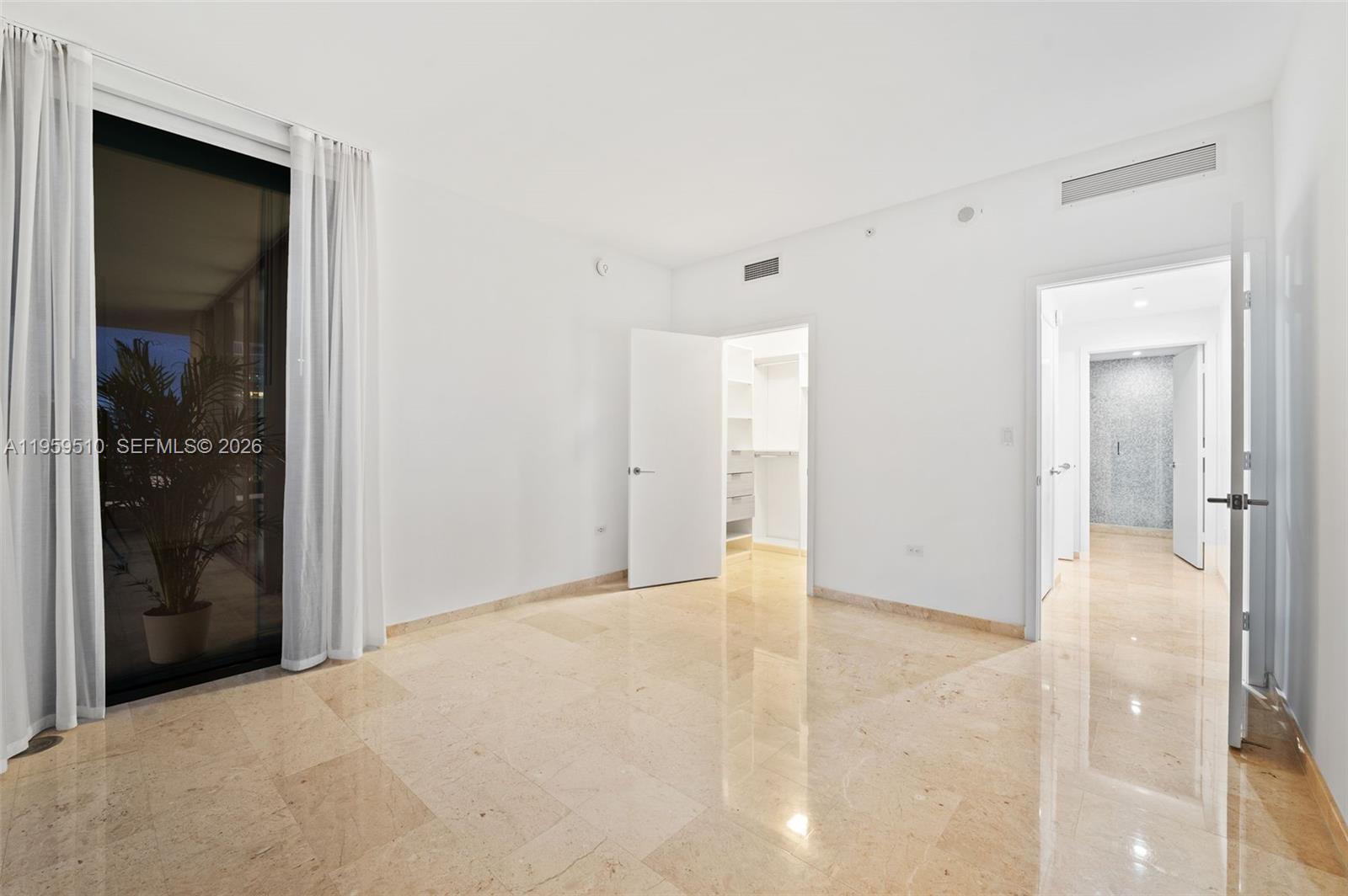 88 SW 7th St #3612, Miami FL 33130