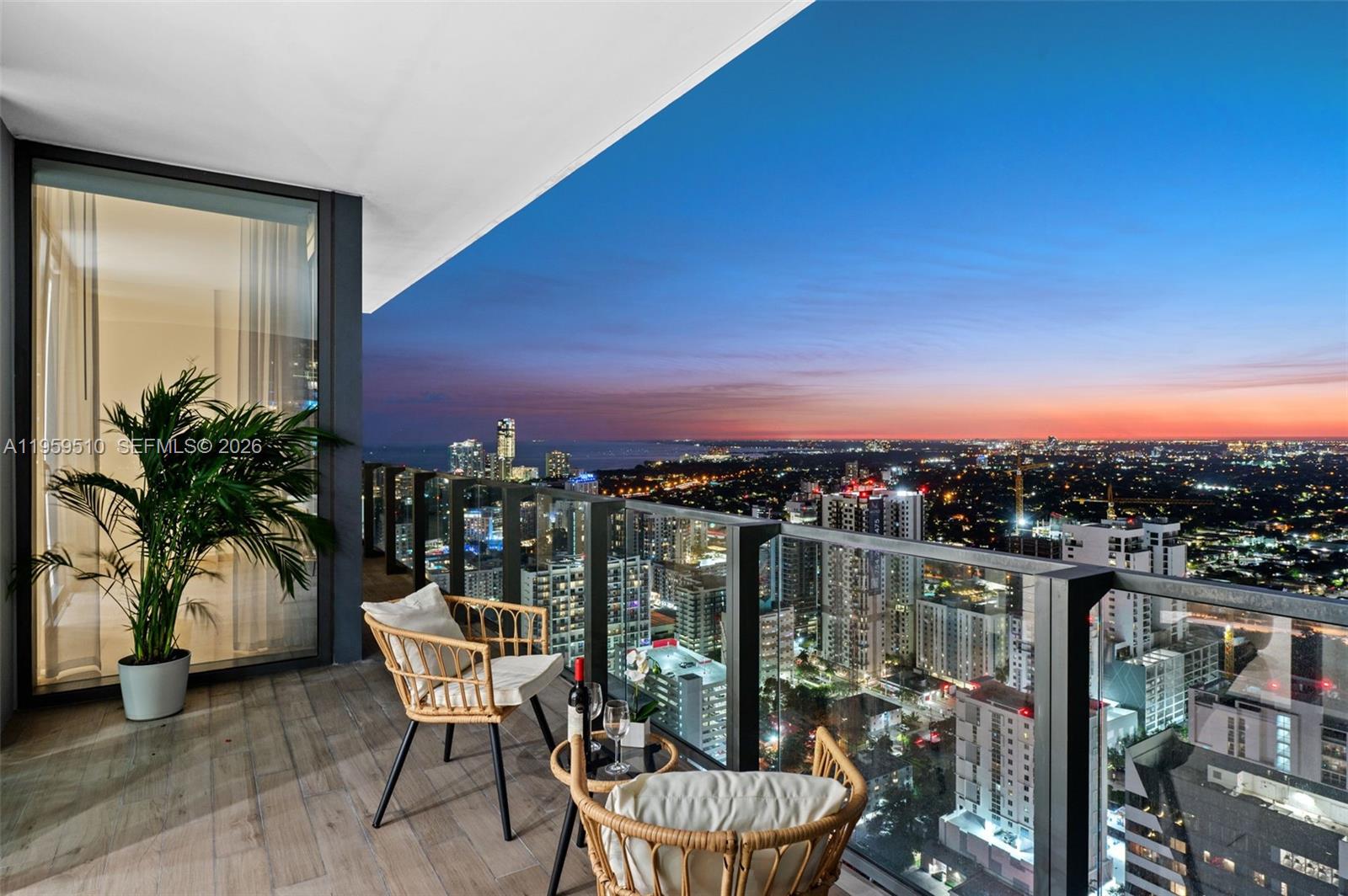 88 SW 7th St #3612, Miami FL 33130