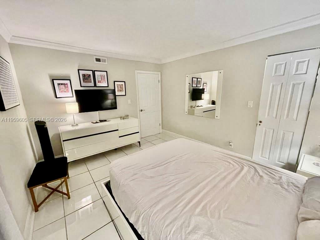 4800 Bayview Dr #505, Fort Lauderdale FL 33308