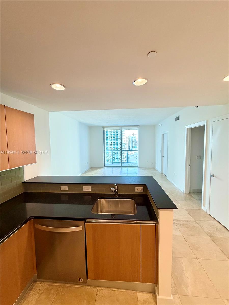 1060 Brickell Ave #2113, Miami FL 33131