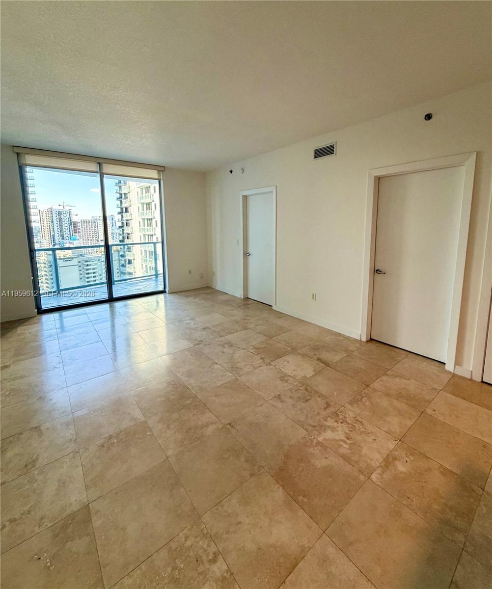 1060 Brickell Ave #2113, Miami FL 33131