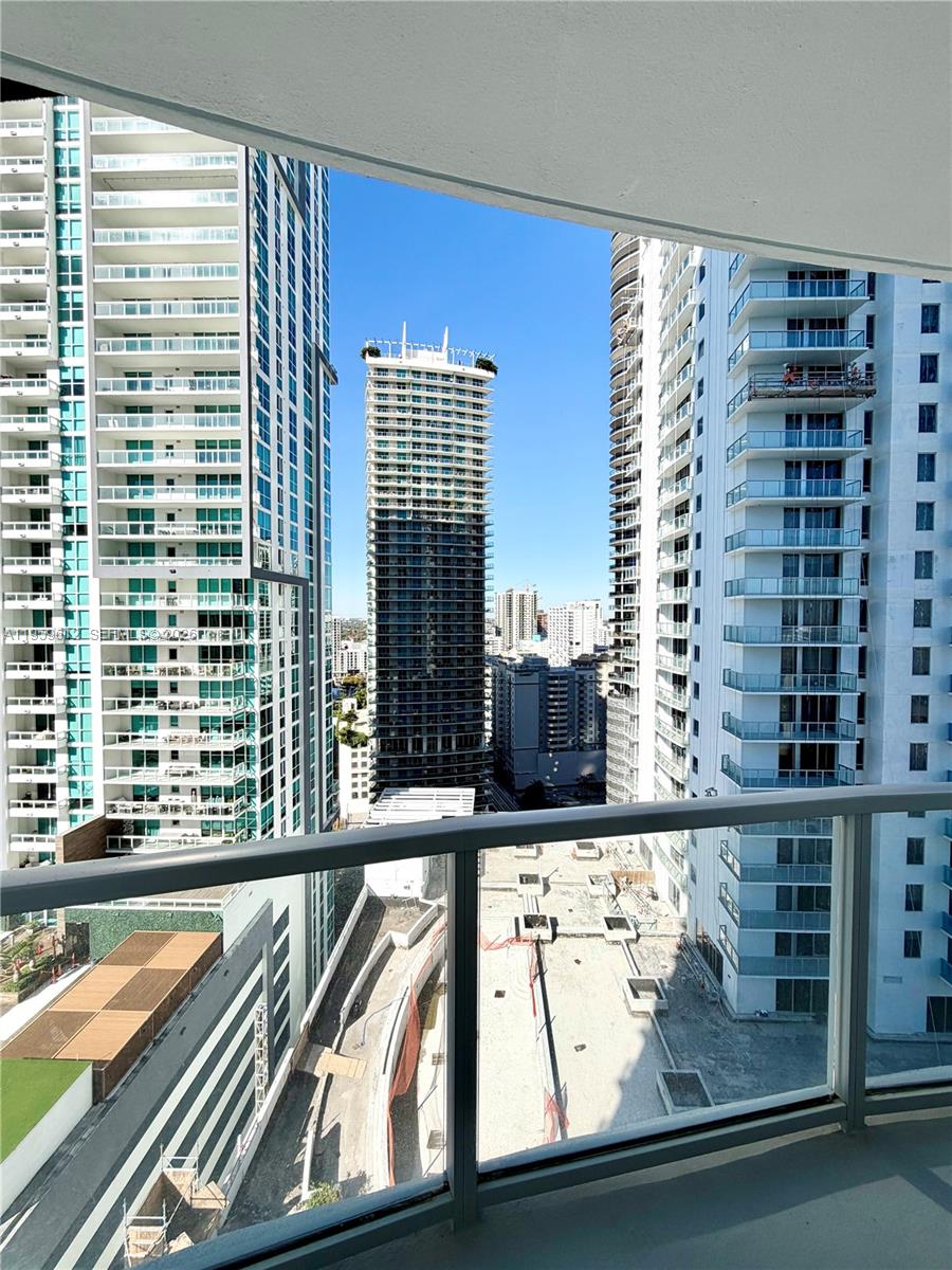1060 Brickell Ave #2113, Miami FL 33131